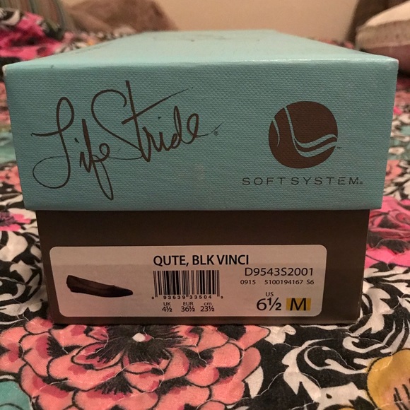 Black, pointed-toe flats by Life Stride - Picture 3 of 4